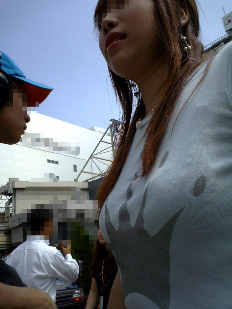 半袖Tシャツの着衣巨乳おっぱいの素人エロ画像021
