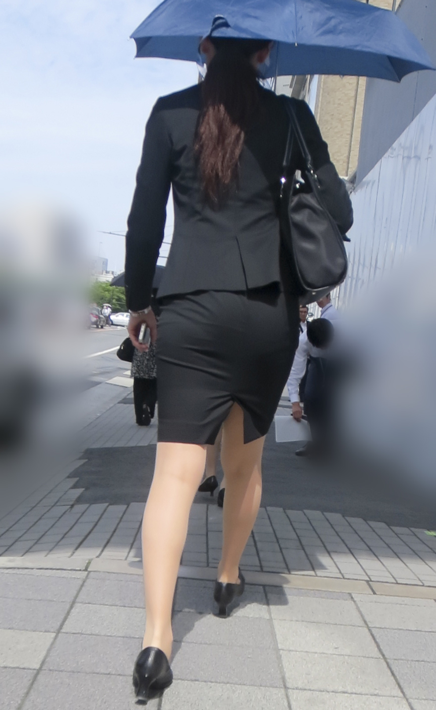 リクルートスーツやパンツスーツの女性を街撮りした素人エロ画像-227