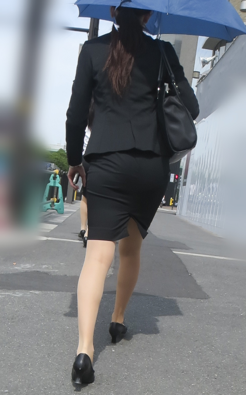 リクルートスーツやパンツスーツの女性を街撮りした素人エロ画像-219