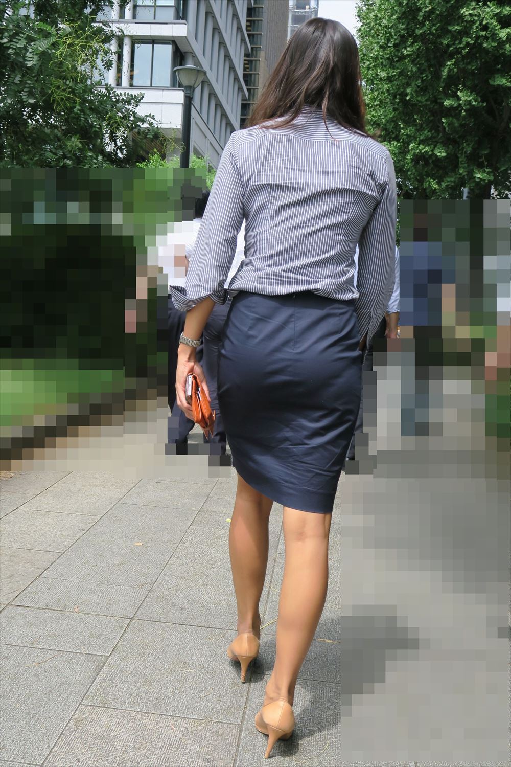 OLさんや就活女子のタイトスカートお尻を街撮りした素人エロ画像-180