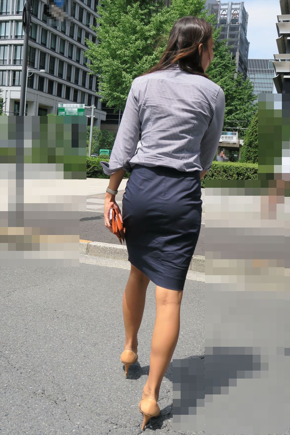 OLさんや就活女子のタイトスカートお尻を街撮りした素人エロ画像-183