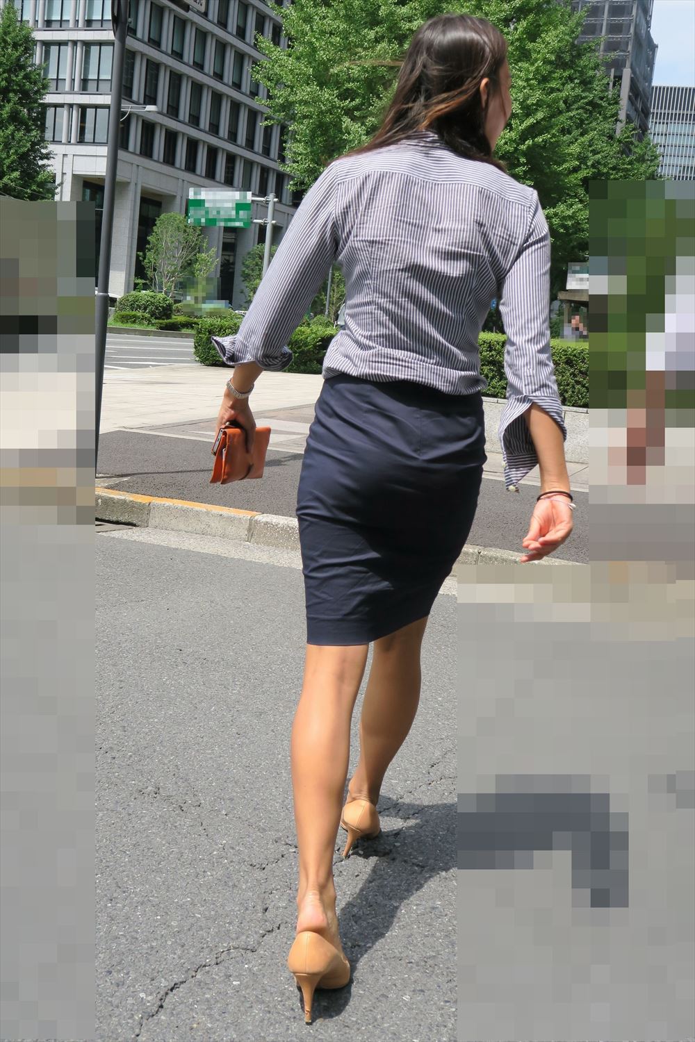 OLさんや就活女子のタイトスカートお尻を街撮りした素人エロ画像-181