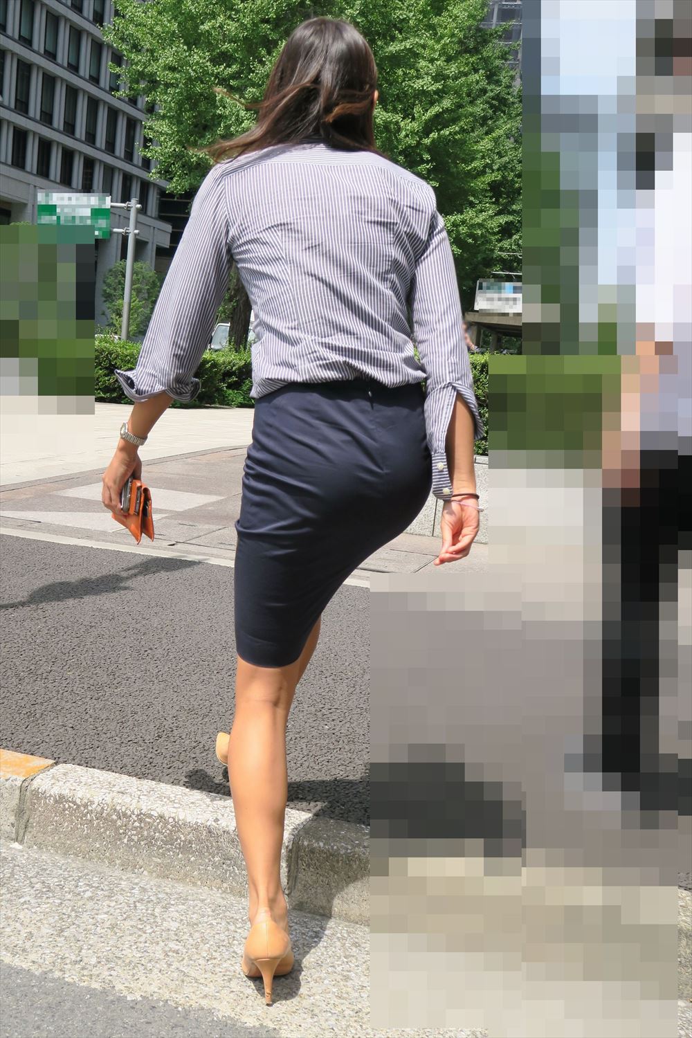 OLさんや就活女子のタイトスカートお尻を街撮りした素人エロ画像-184