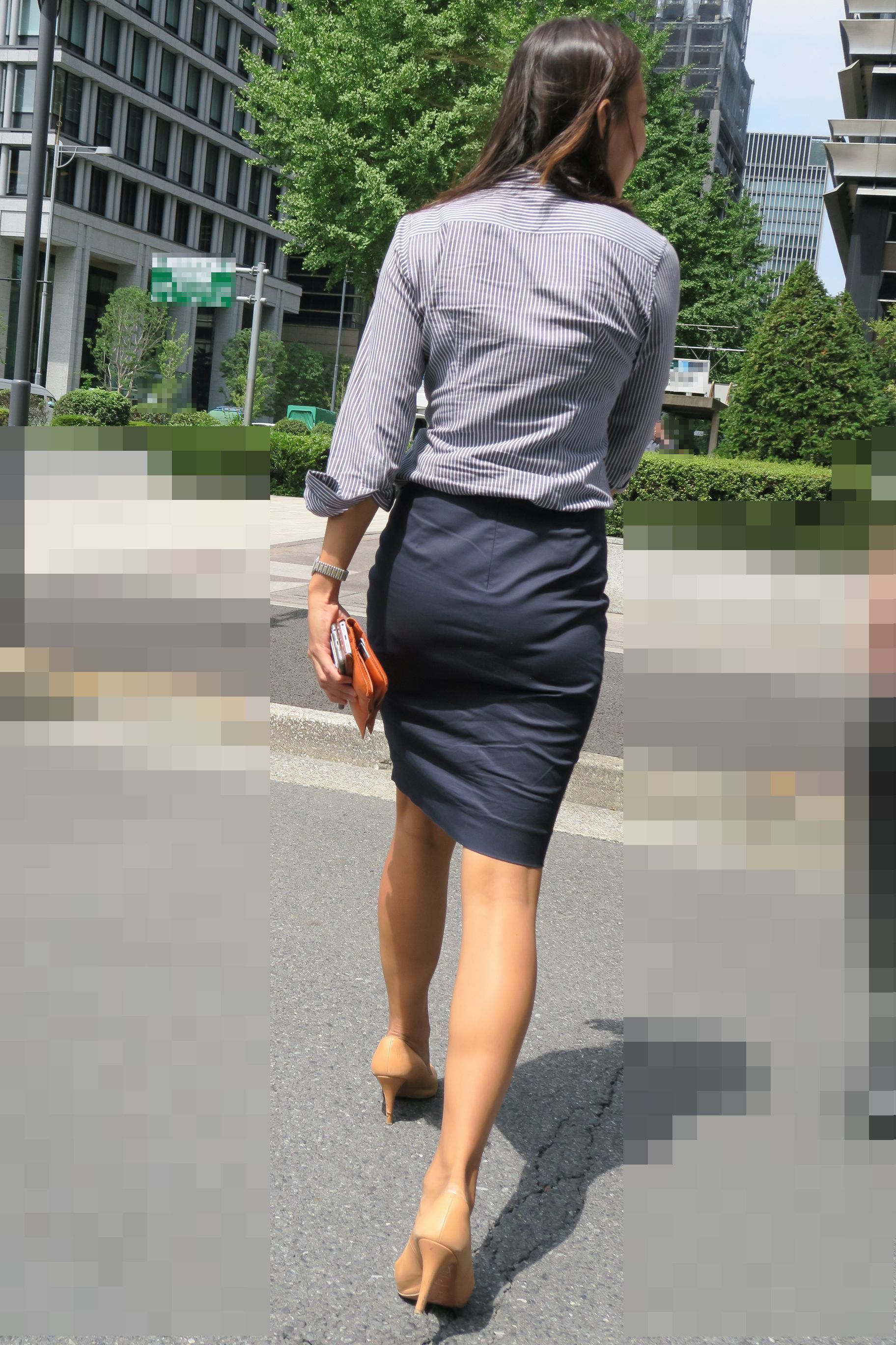 OLさんや就活女子のタイトスカートお尻を街撮りした素人エロ画像-187