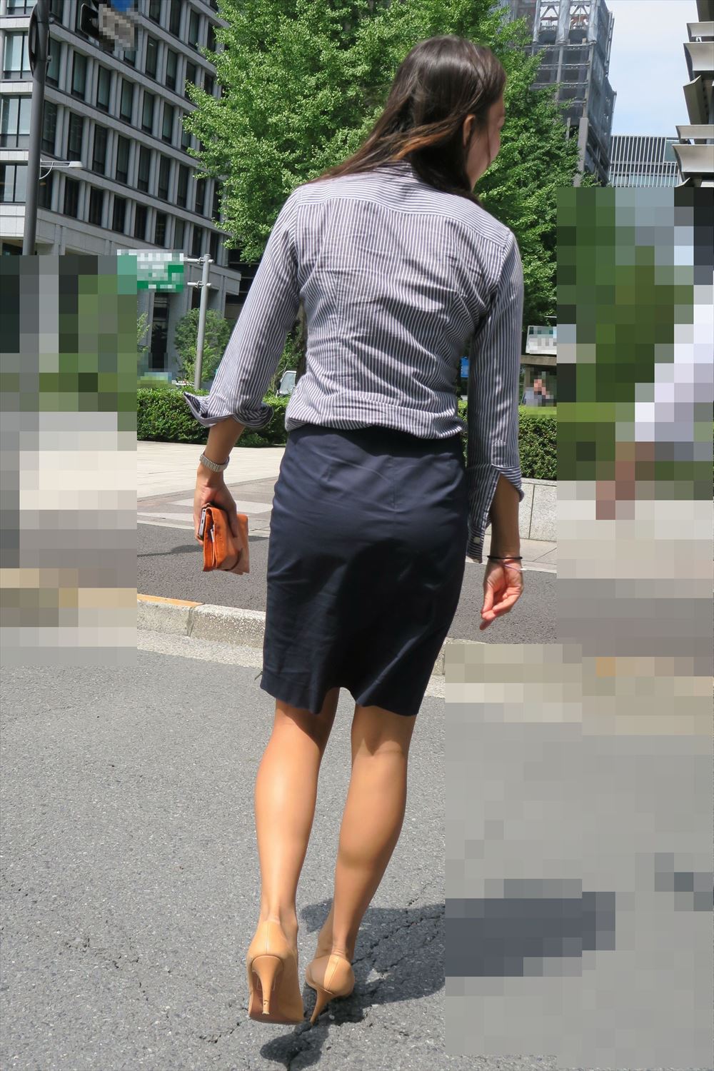 OLさんや就活女子のタイトスカートお尻を街撮りした素人エロ画像-182
