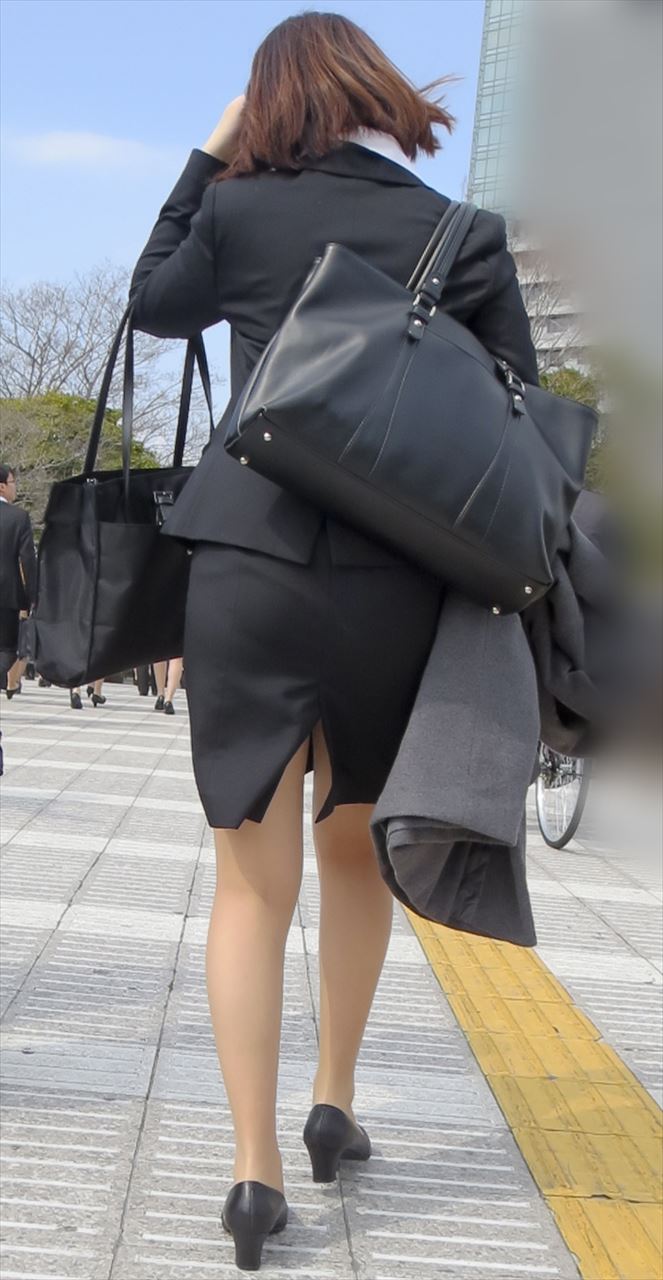 OLさんや就活女子のタイトスカートお尻を街撮りした素人エロ画像-021