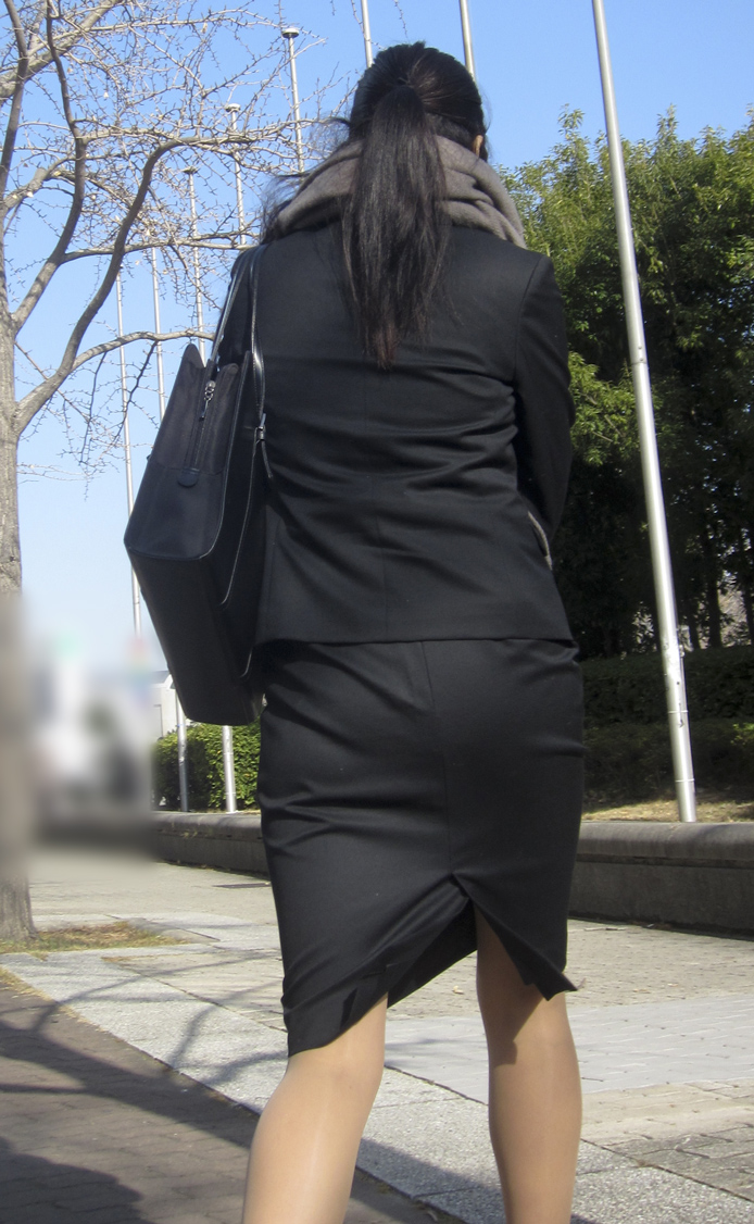 OLさんや就活女子のタイトスカートお尻を街撮りした素人エロ画像-086