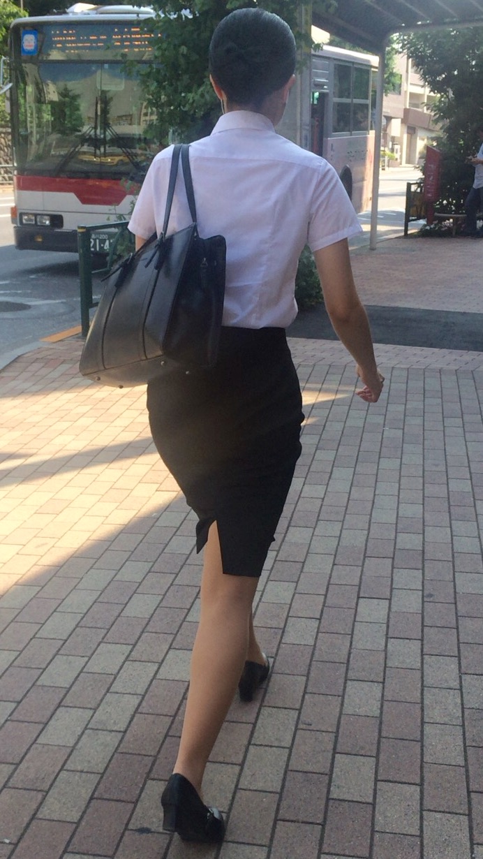 OLさんや就活女子のタイトスカートお尻を街撮りした素人エロ画像-071