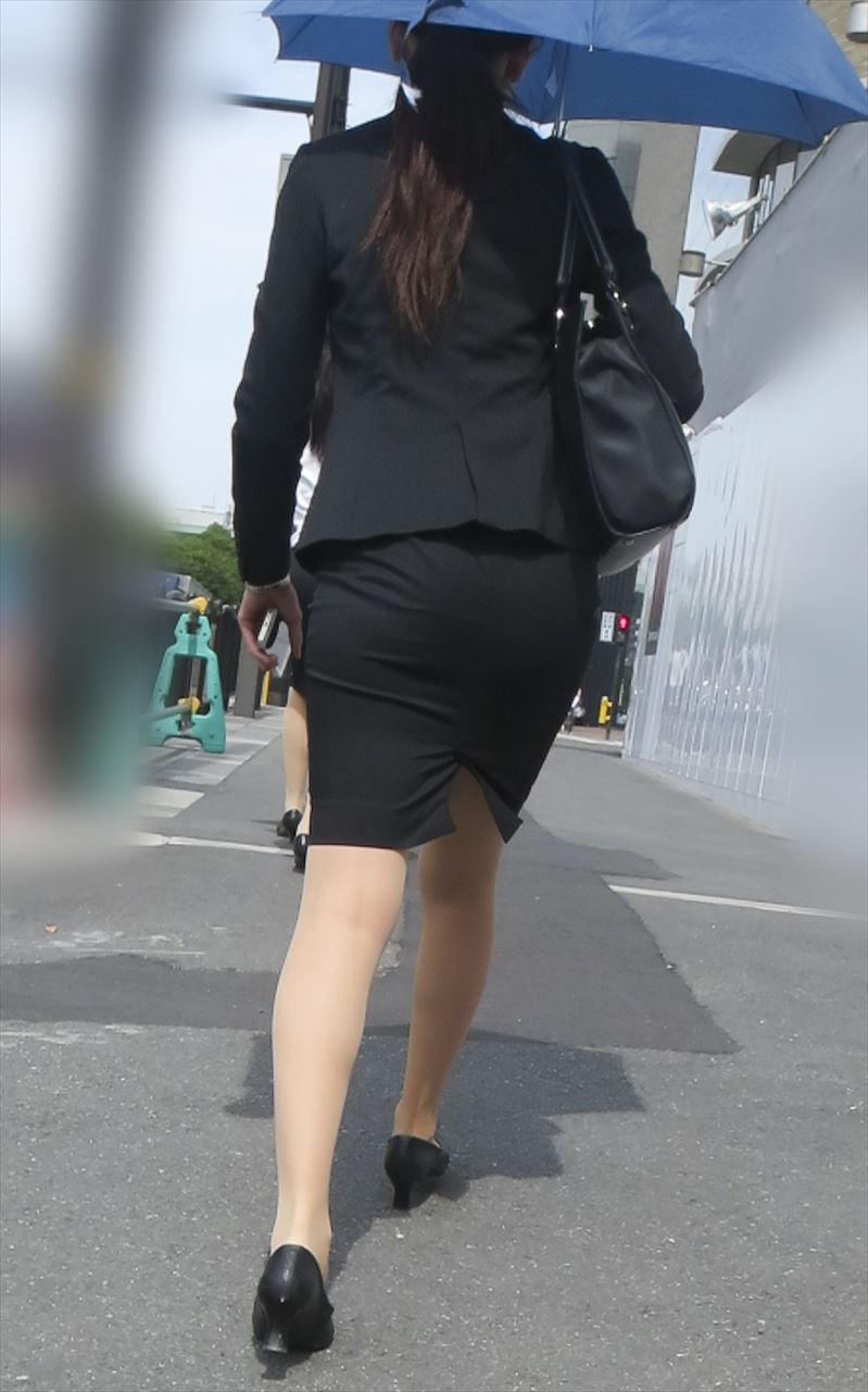 OLさんや就活女子のタイトスカートお尻を街撮りした素人エロ画像-013