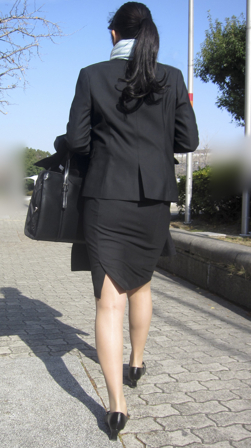 OLさんや就活女子のタイトスカートお尻を街撮りした素人エロ画像-077