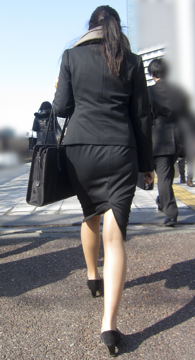 OLさんや就活女子のタイトスカートお尻を街撮りした素人エロ画像-150