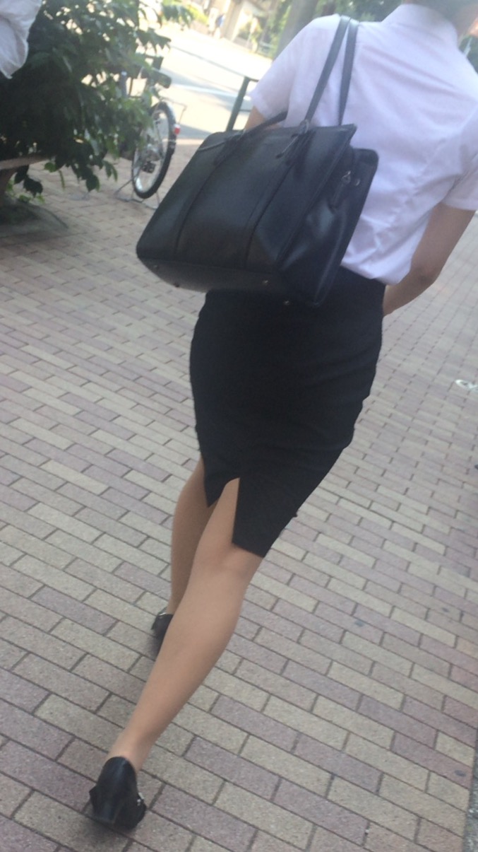 OLさんや就活女子のタイトスカートお尻を街撮りした素人エロ画像-138