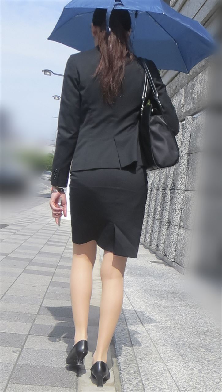 OLさんや就活女子のタイトスカートお尻を街撮りした素人エロ画像-022