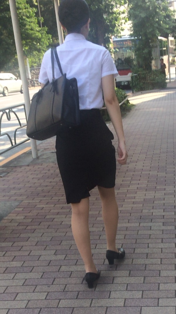 OLさんや就活女子のタイトスカートお尻を街撮りした素人エロ画像-067