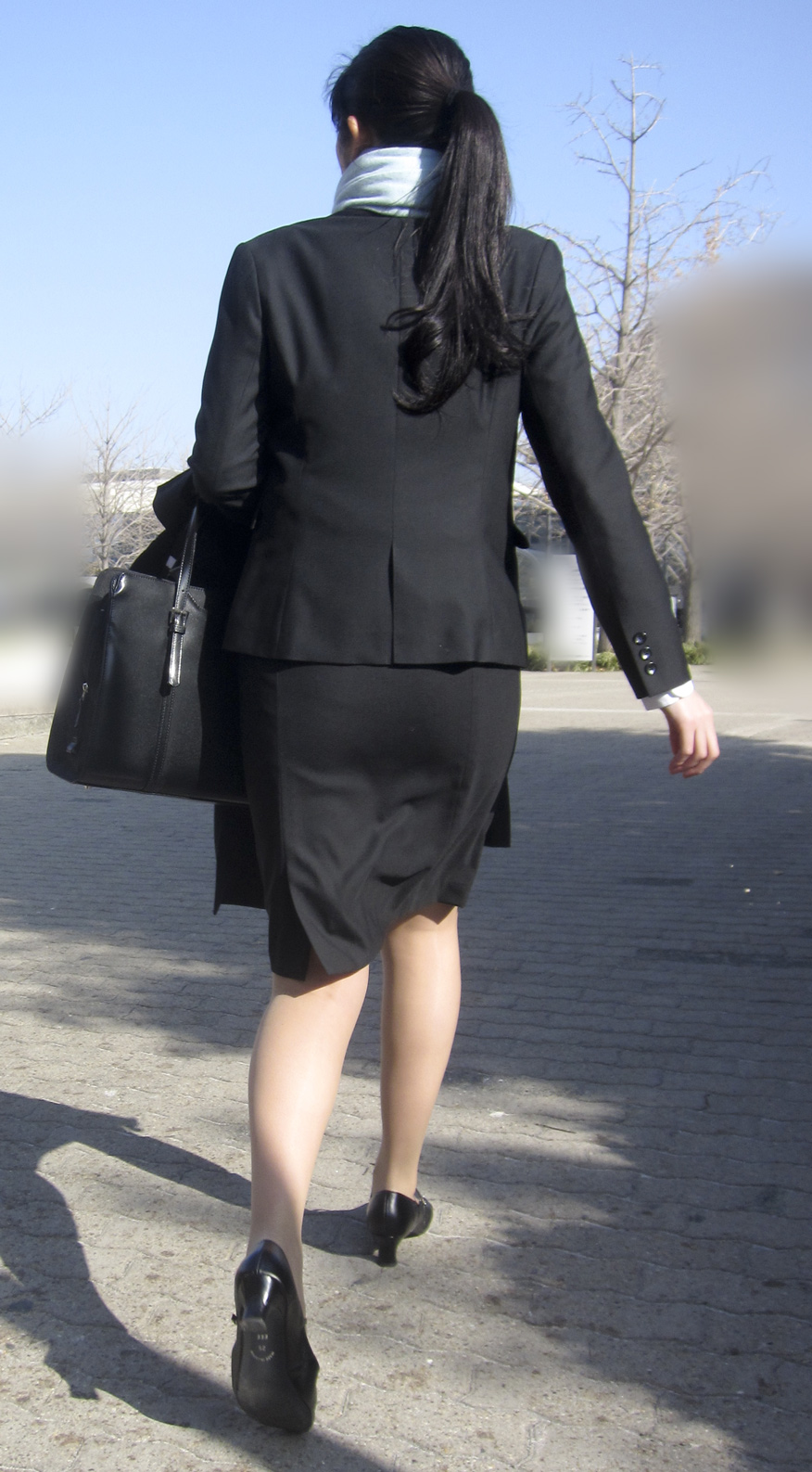 OLさんや就活女子のタイトスカートお尻を街撮りした素人エロ画像-084