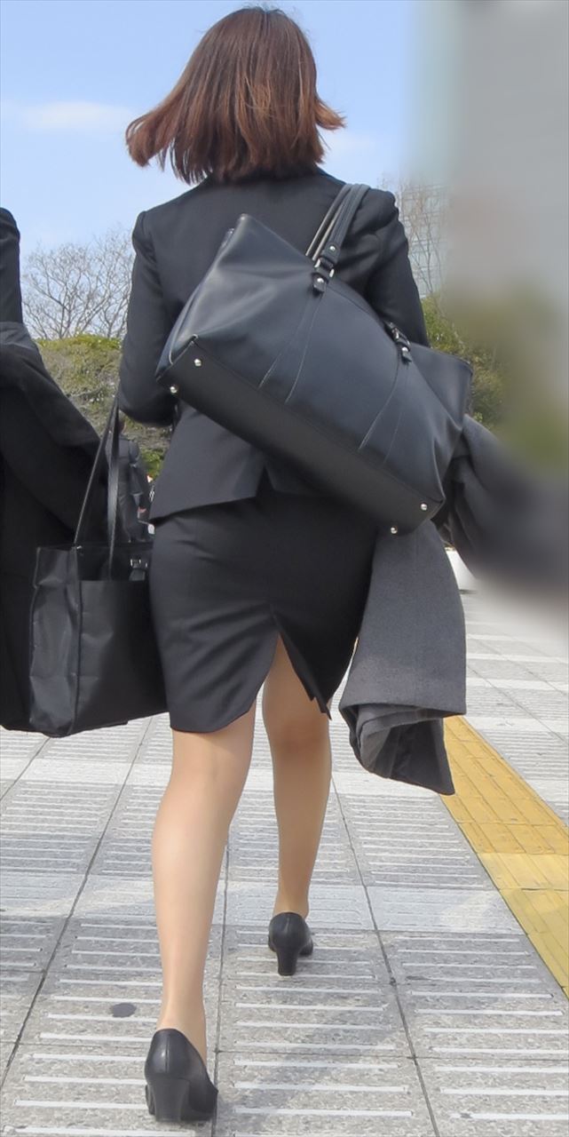 OLさんや就活女子のタイトスカートお尻を街撮りした素人エロ画像-090