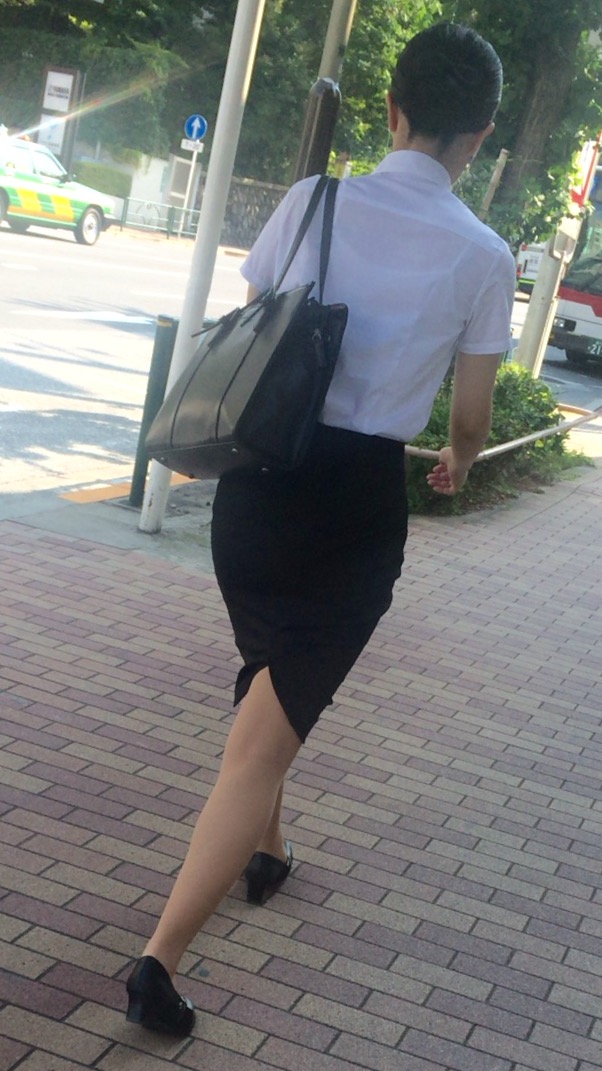 OLさんや就活女子のタイトスカートお尻を街撮りした素人エロ画像-133