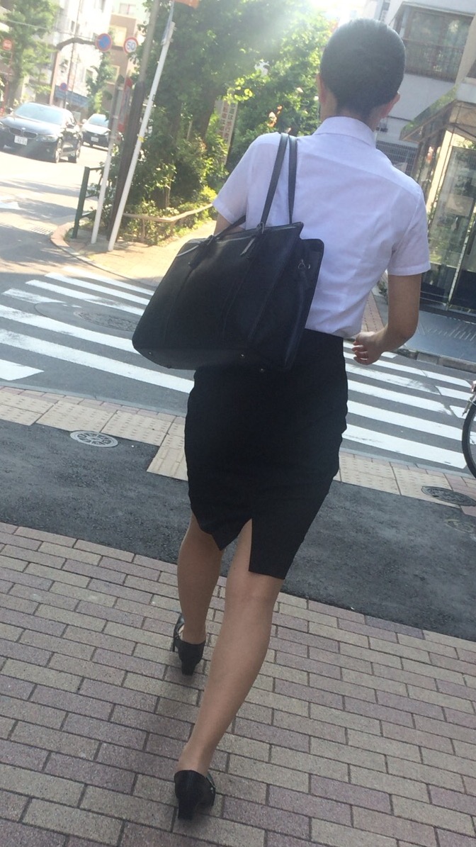 OLさんや就活女子のタイトスカートお尻を街撮りした素人エロ画像-131