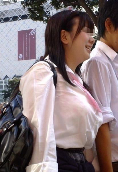 女子高生の制服おっぱい街撮り素人エロ画像11