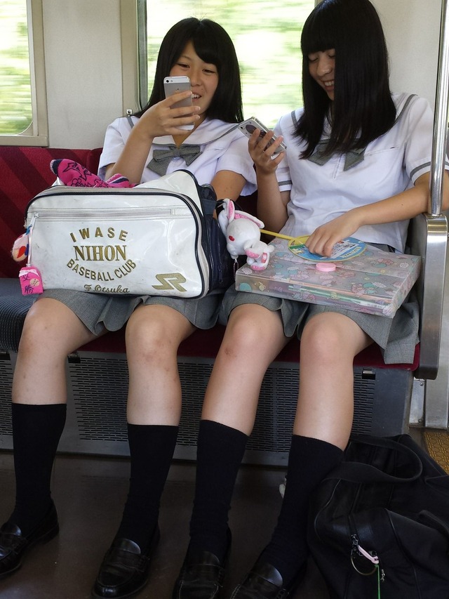 電車内で見るJK太ももが壮観-149