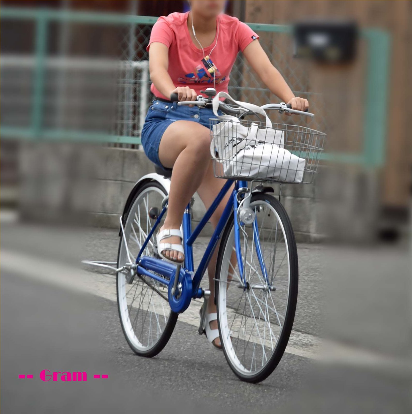 下半身がセクシーな自転車女子の素人エロ画像-062