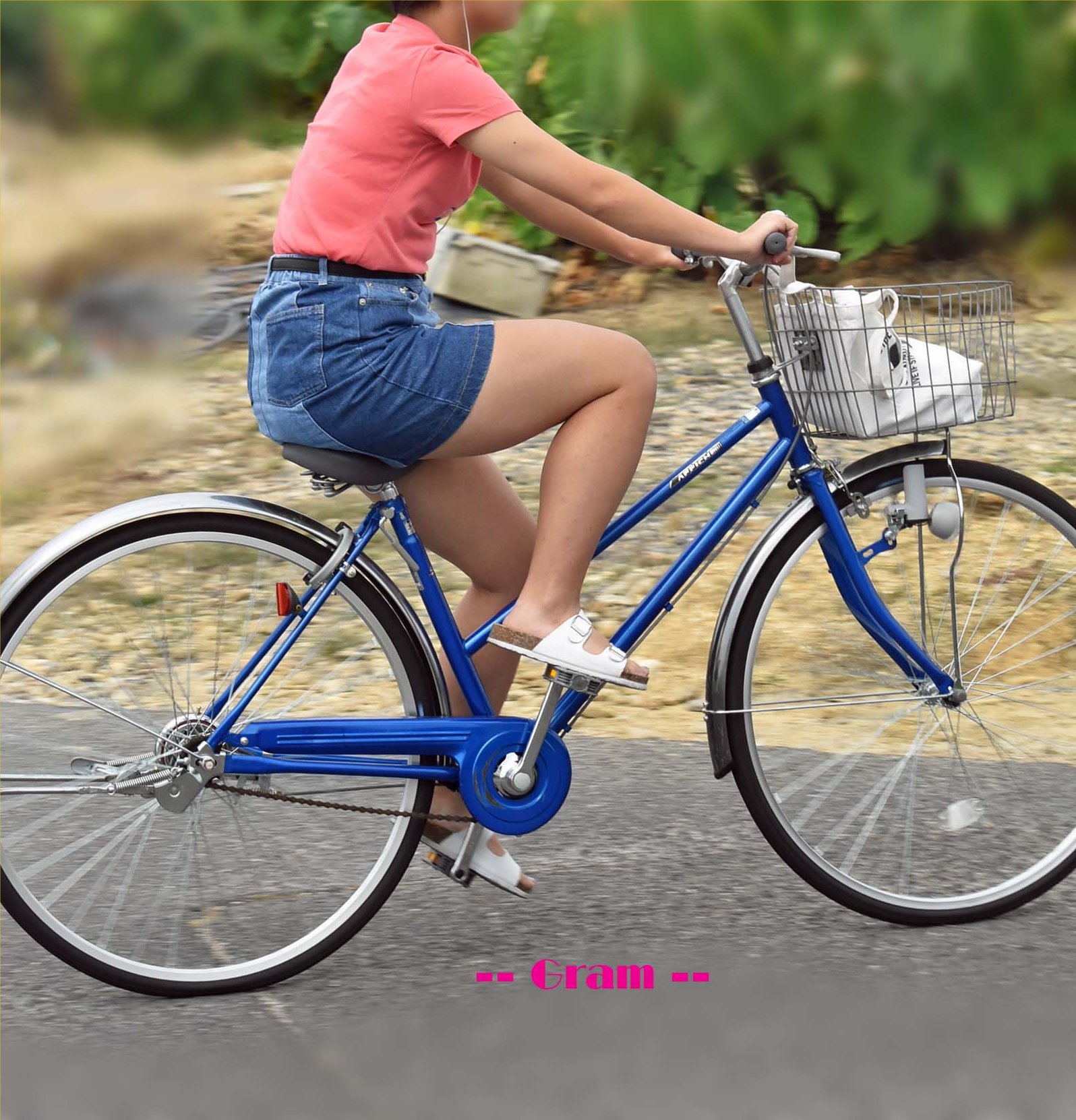 下半身がセクシーな自転車女子の素人エロ画像-070