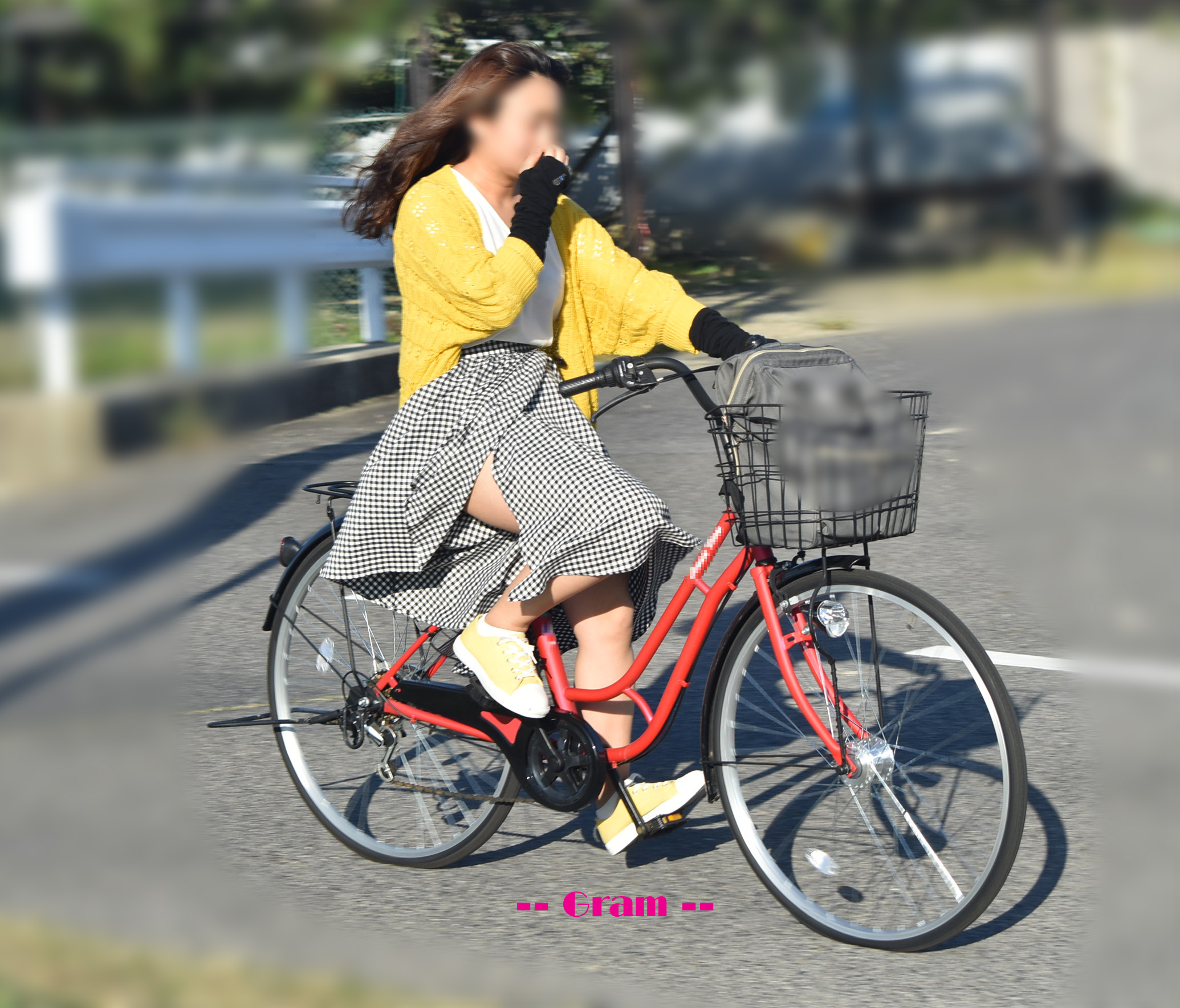 下半身がセクシーな自転車女子の素人エロ画像-106