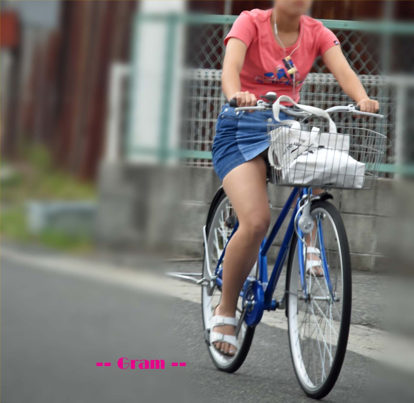 下半身がセクシーな自転車女子の素人エロ画像-061