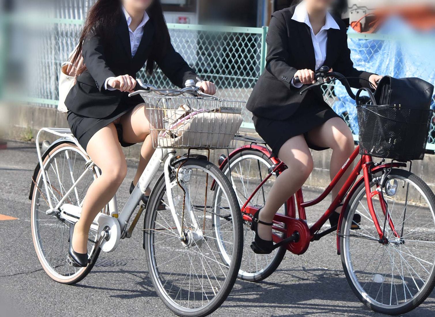 下半身がセクシーな自転車女子の素人エロ画像-023