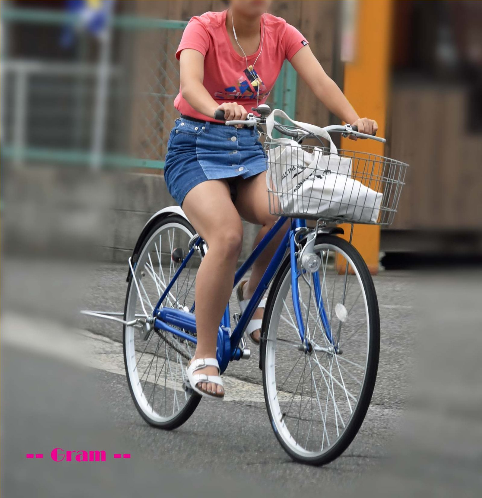 下半身がセクシーな自転車女子の素人エロ画像-063