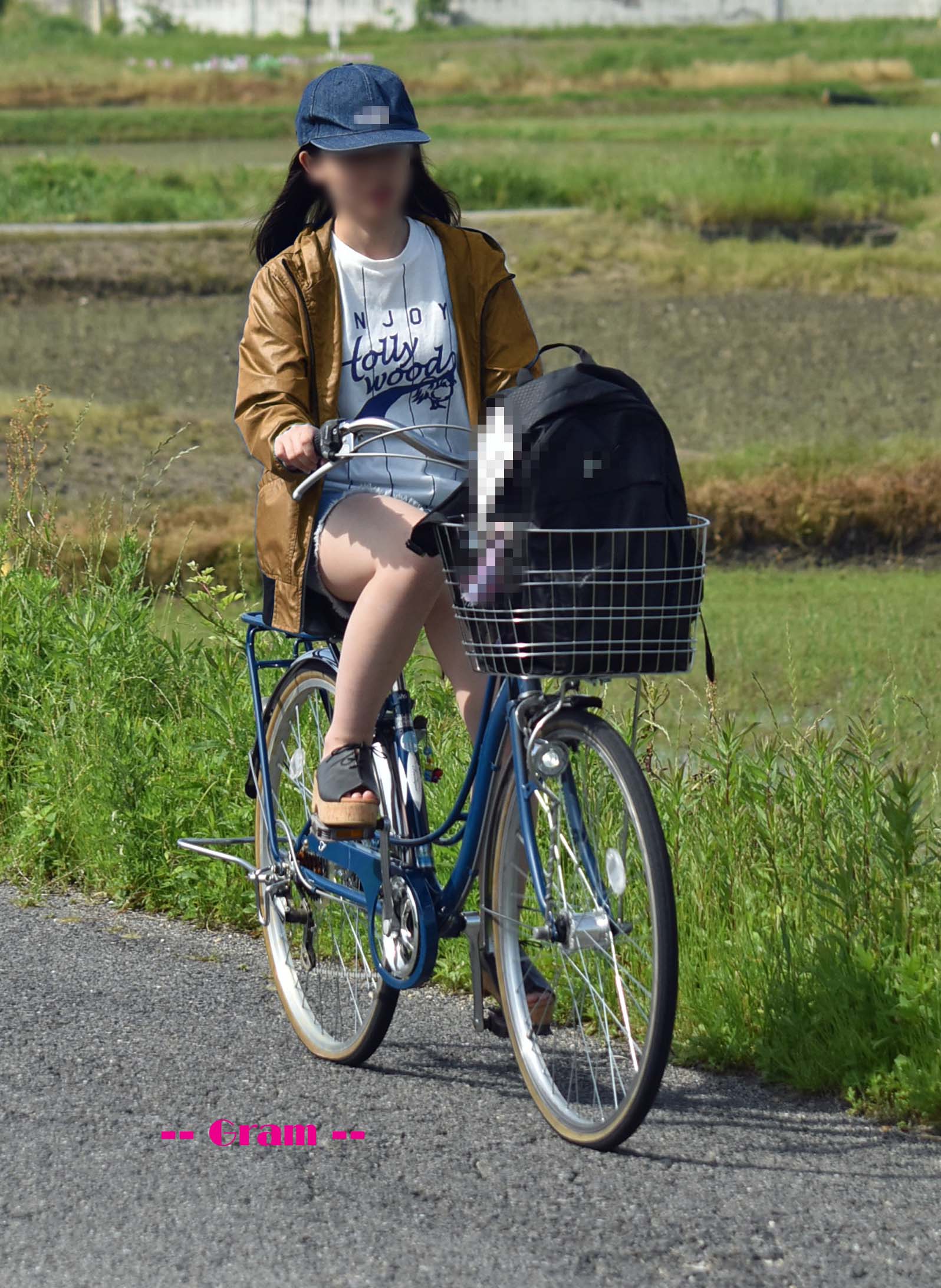 下半身がセクシーな自転車女子の素人エロ画像-089