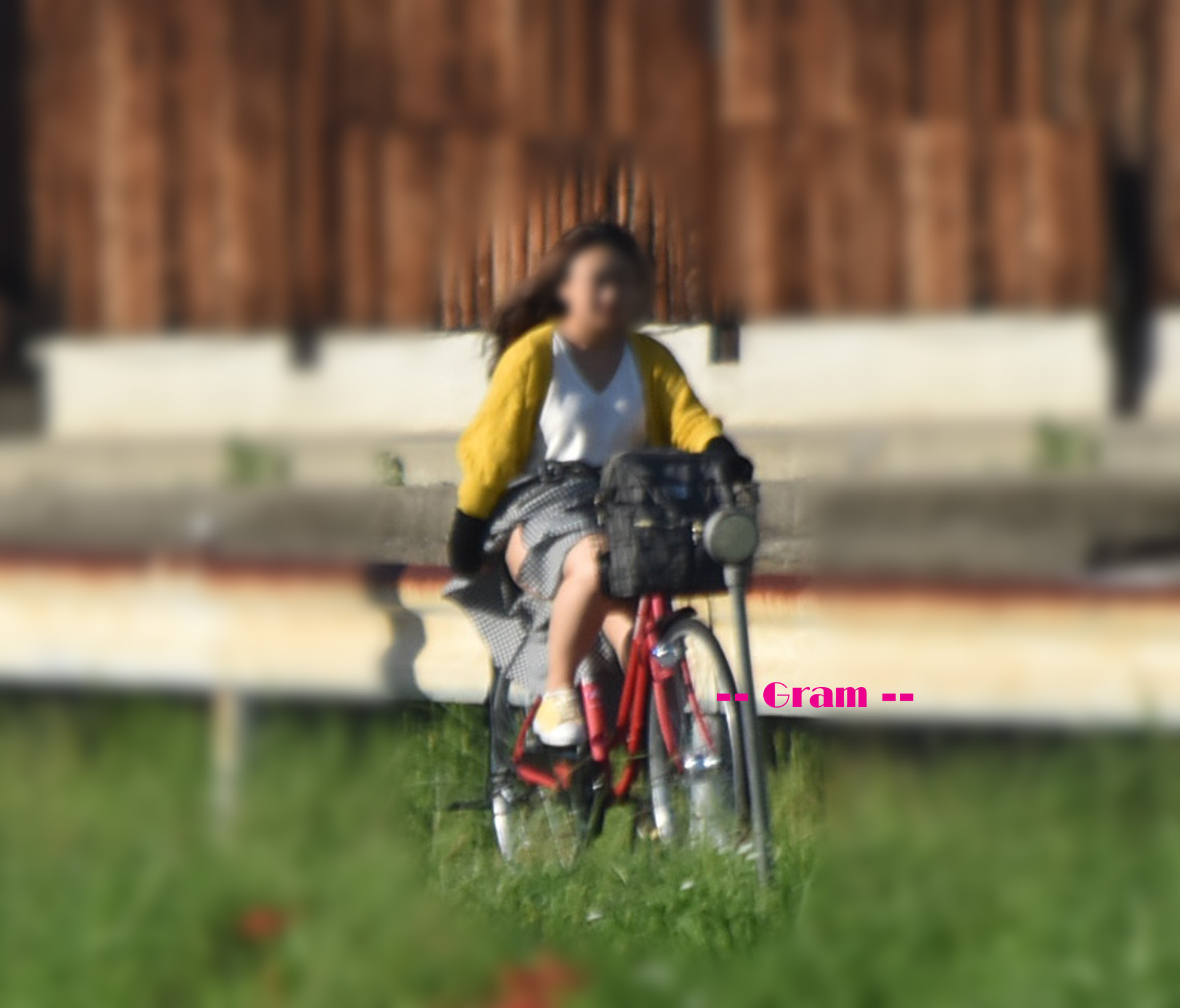下半身がセクシーな自転車女子の素人エロ画像-101