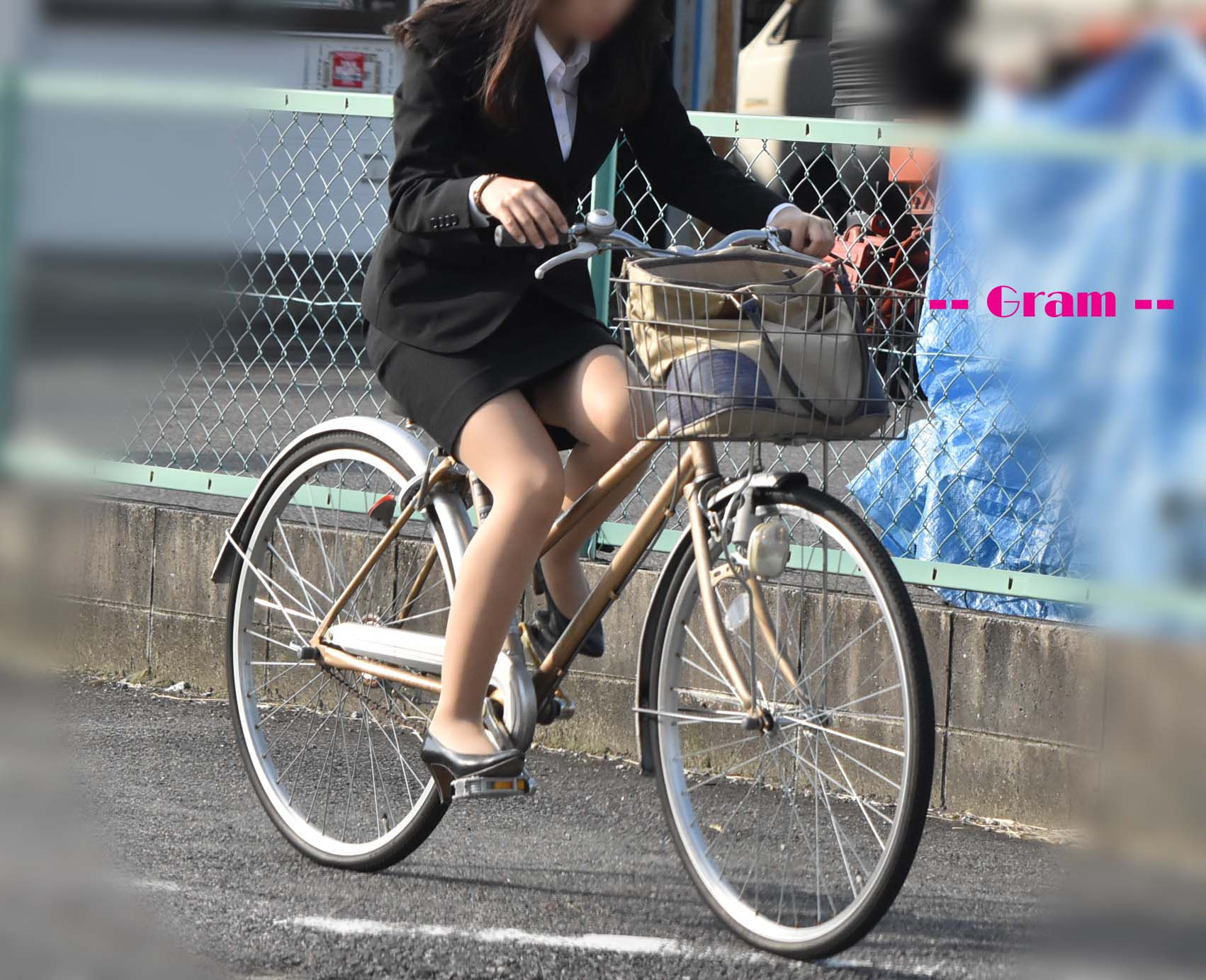 下半身がセクシーな自転車女子の素人エロ画像-008