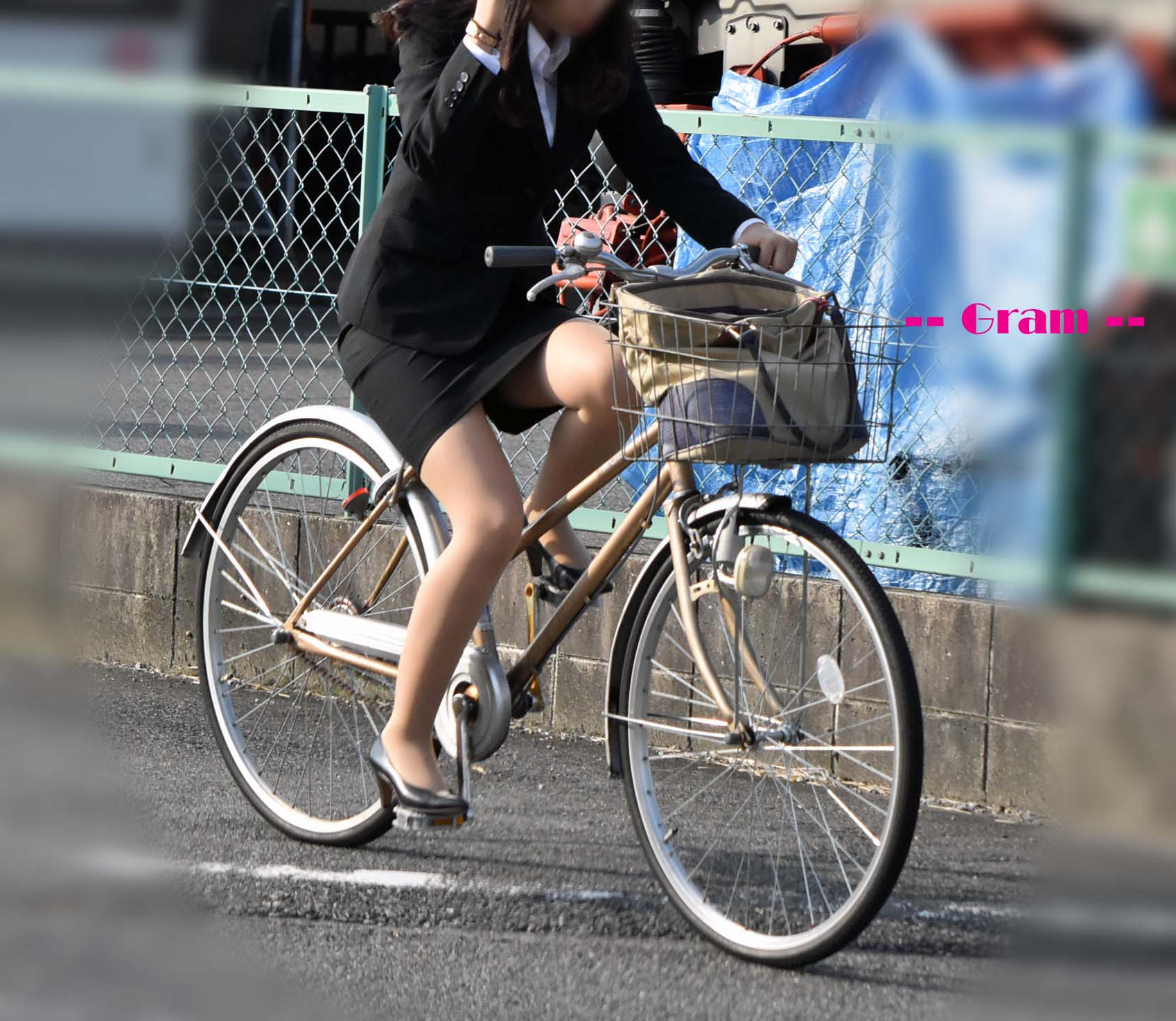 下半身がセクシーな自転車女子の素人エロ画像-009
