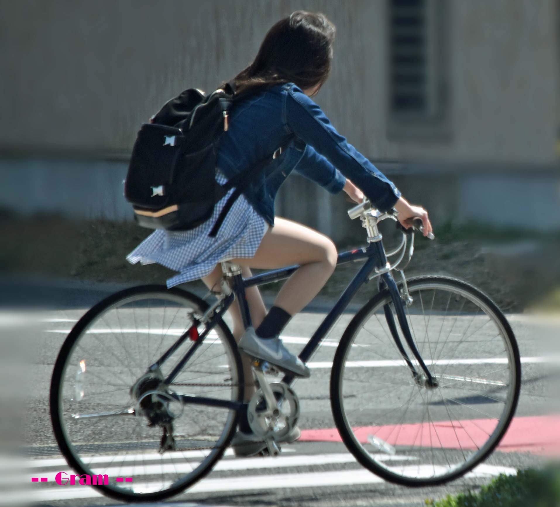 下半身がセクシーな自転車女子の素人エロ画像-082