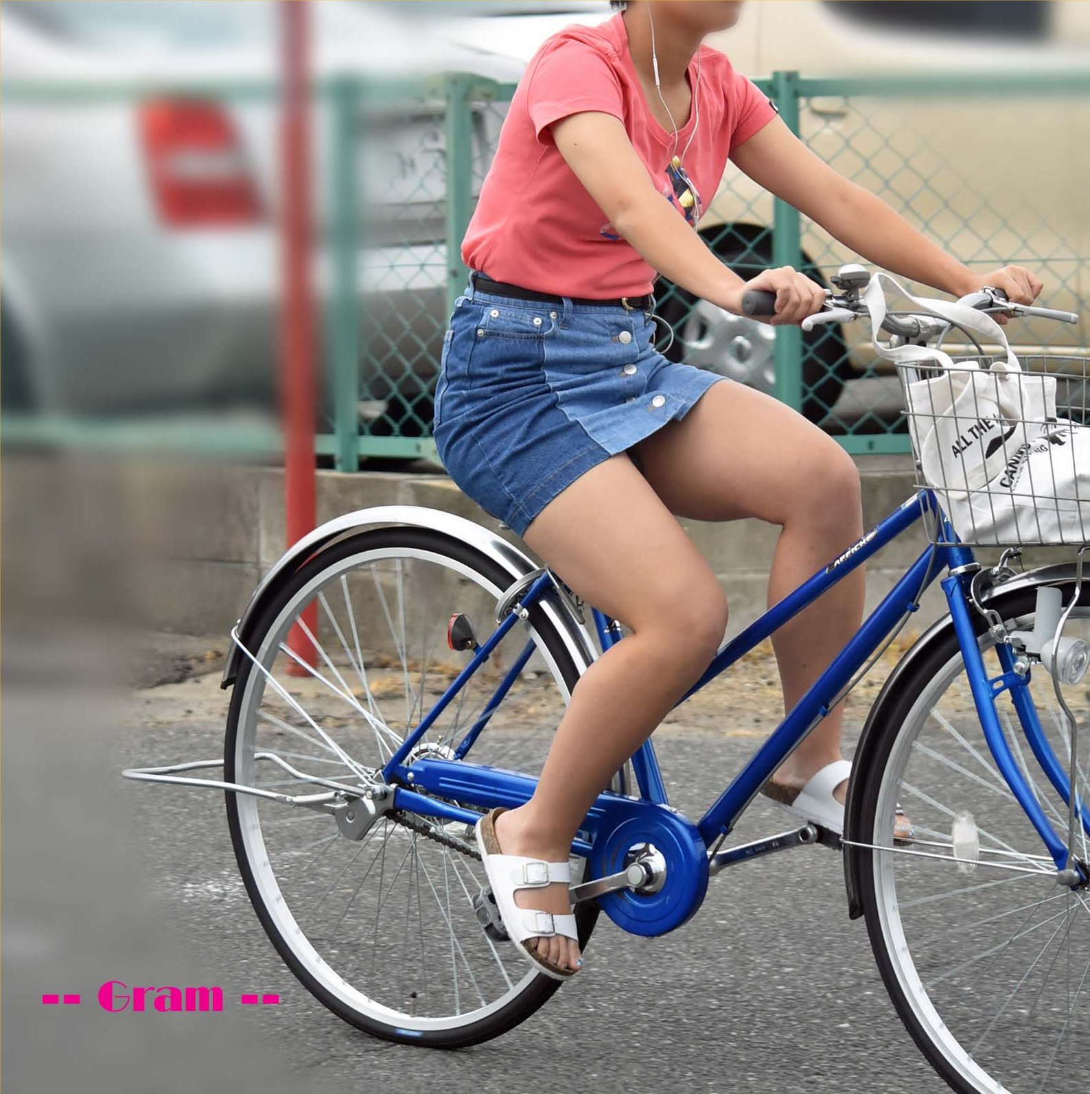下半身がセクシーな自転車女子の素人エロ画像-066