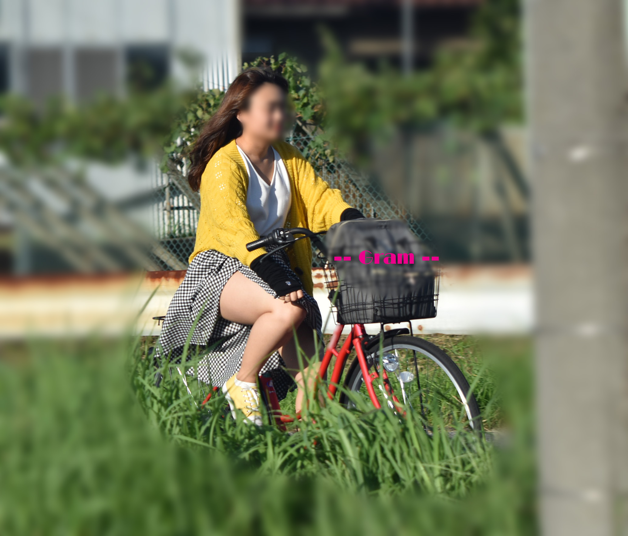 下半身がセクシーな自転車女子の素人エロ画像-107