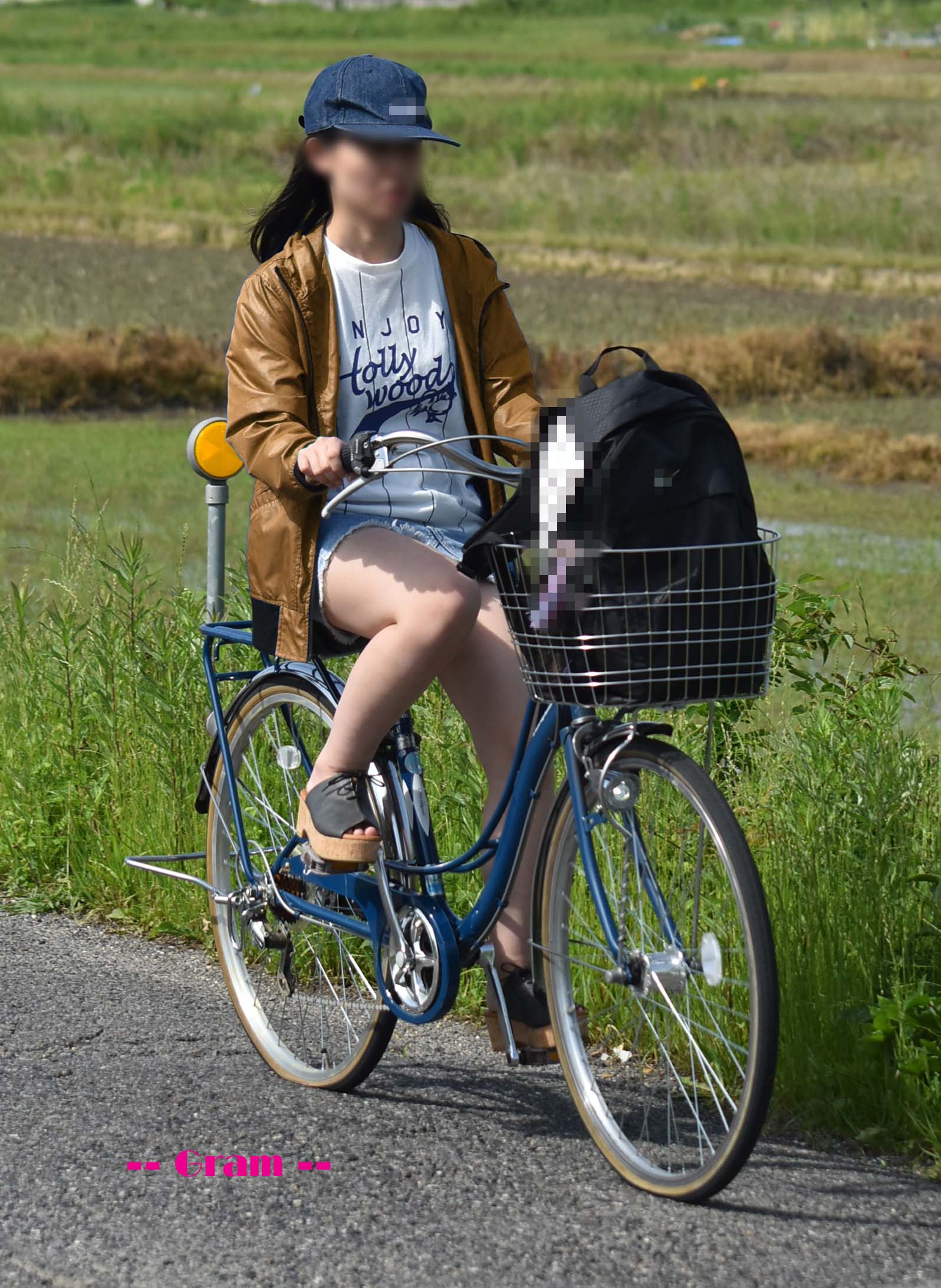 下半身がセクシーな自転車女子の素人エロ画像-094