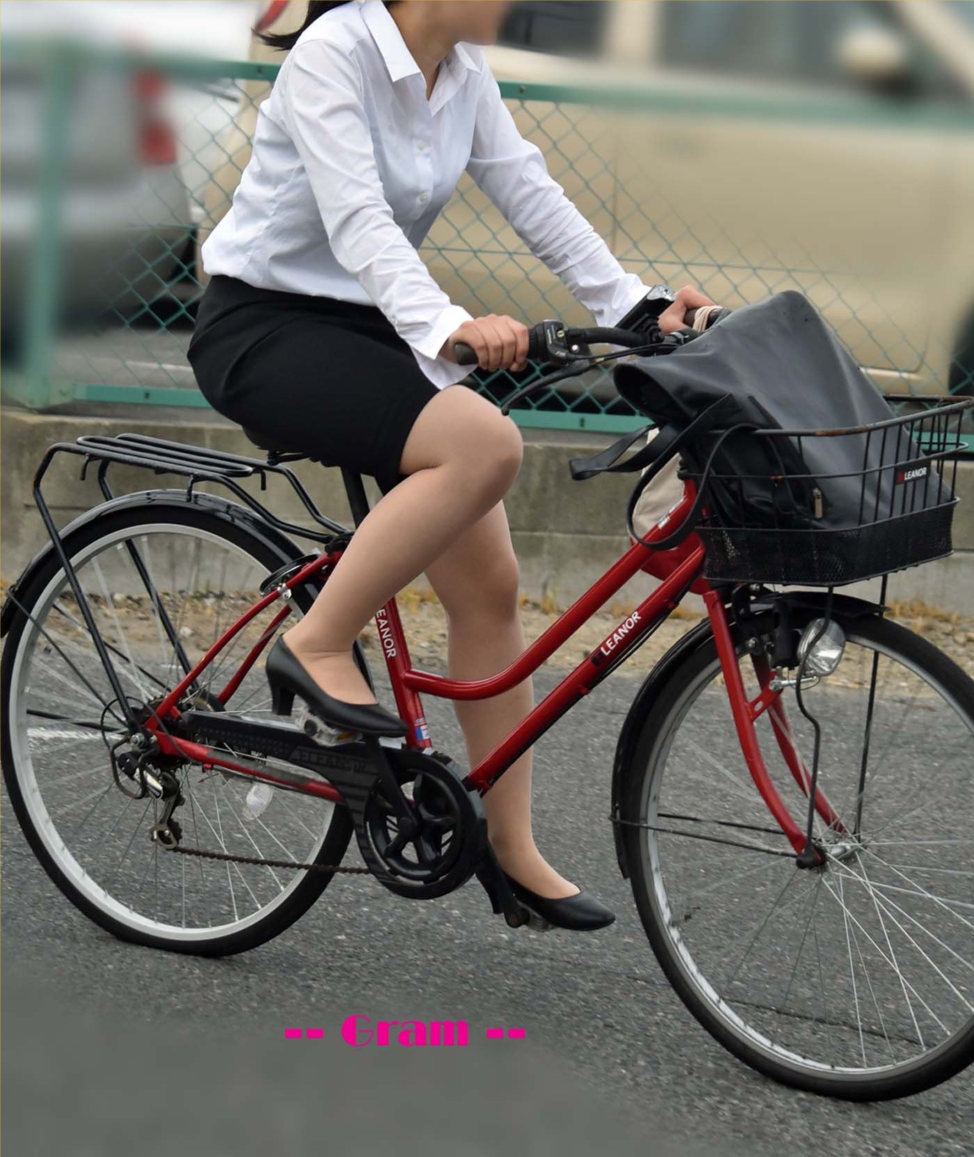 下半身がセクシーな自転車女子の素人エロ画像-045