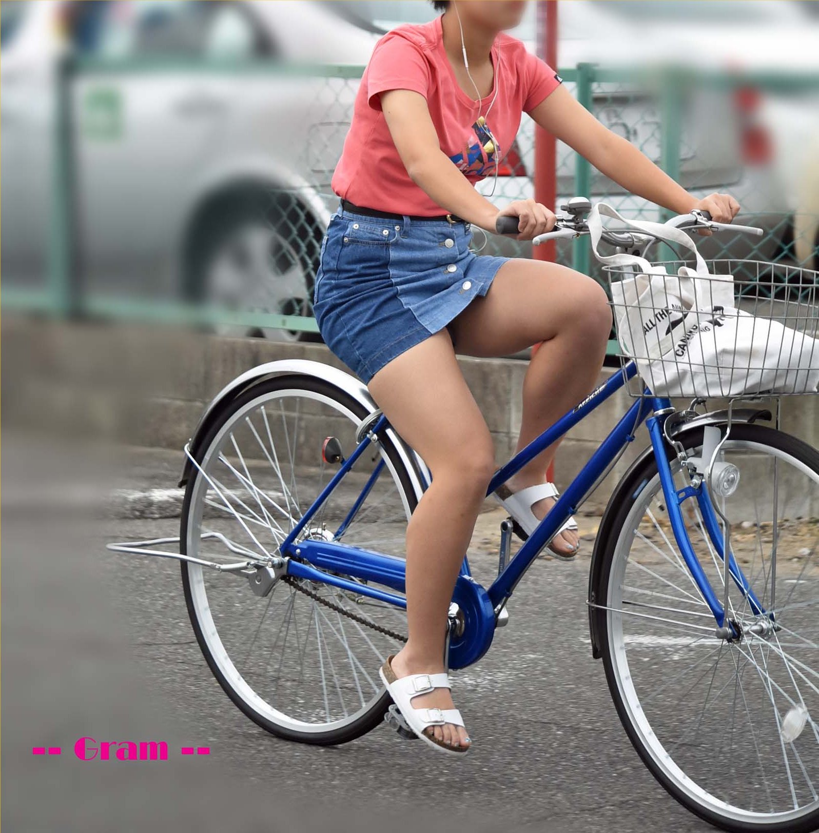 下半身がセクシーな自転車女子の素人エロ画像-065