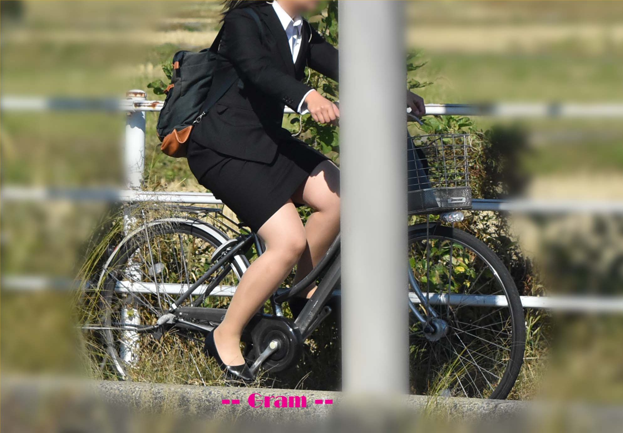 下半身がセクシーな自転車女子の素人エロ画像-083