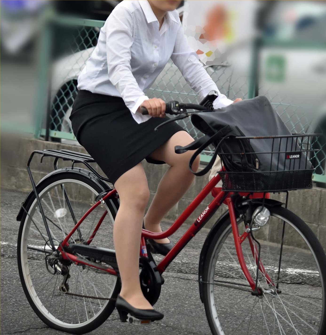 下半身がセクシーな自転車女子の素人エロ画像-058