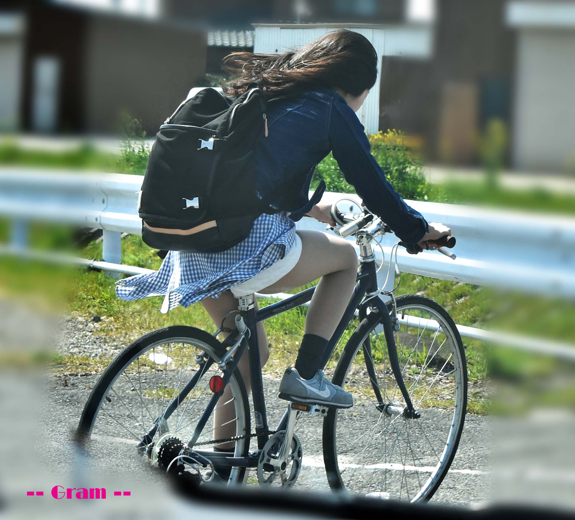 下半身がセクシーな自転車女子の素人エロ画像-081