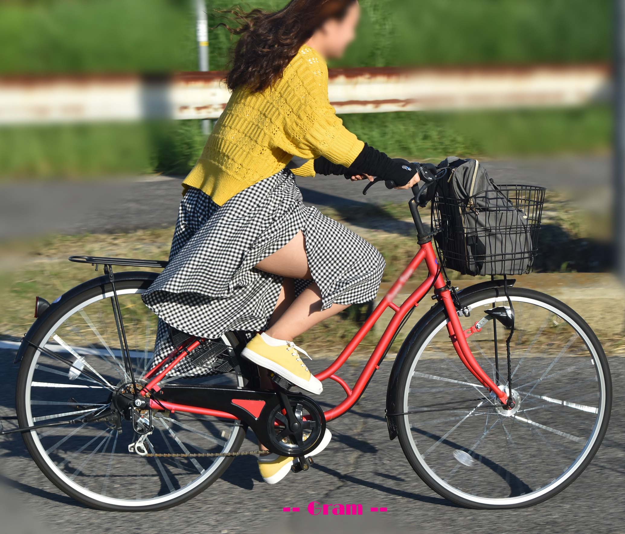 下半身がセクシーな自転車女子の素人エロ画像-108