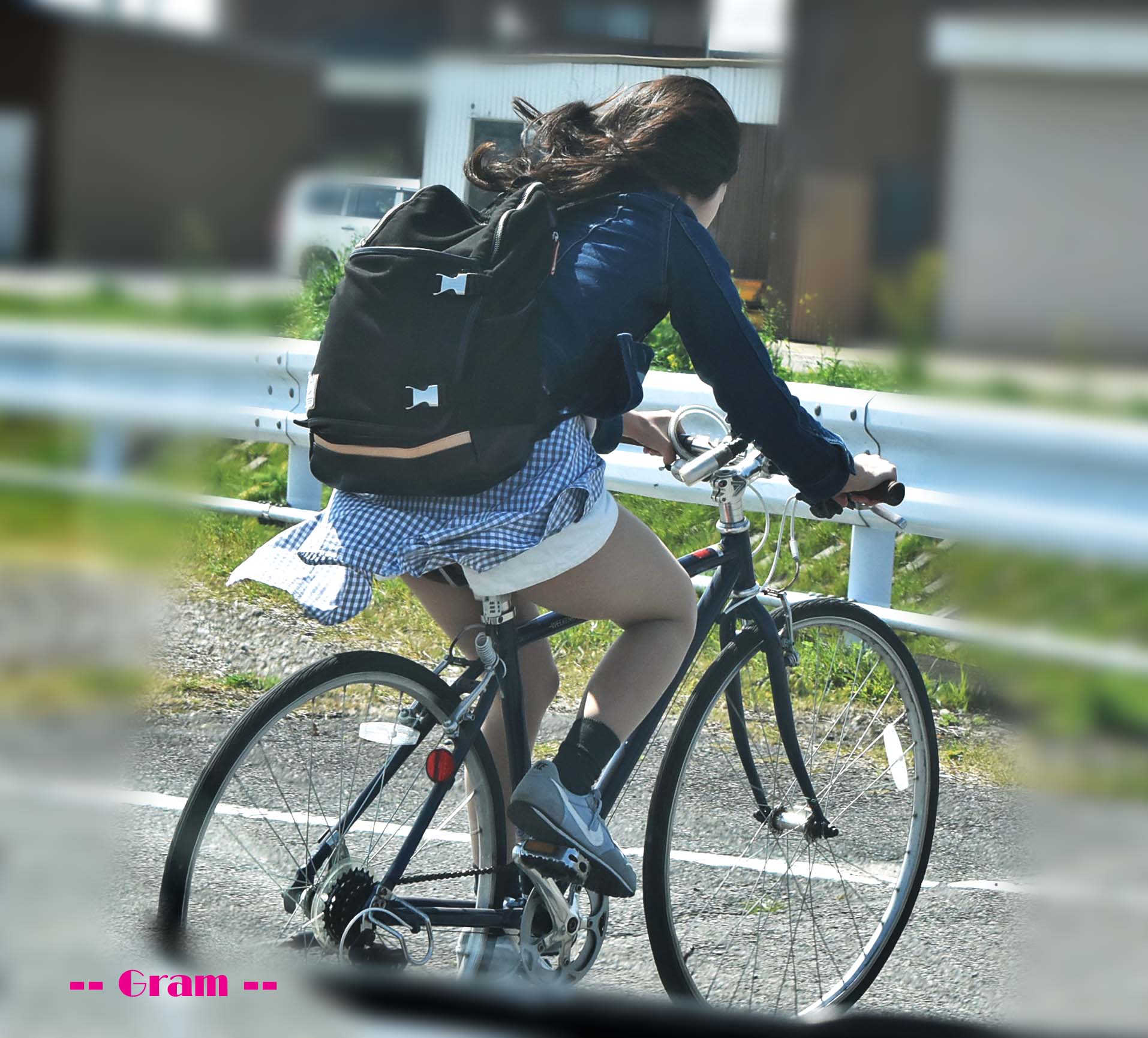 下半身がセクシーな自転車女子の素人エロ画像-080