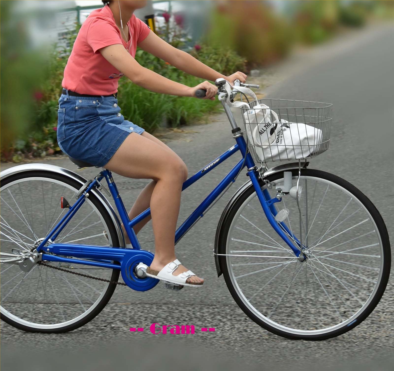 下半身がセクシーな自転車女子の素人エロ画像-068
