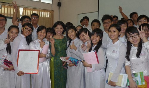 アオザイを着ているベトナム人女子高生の素人エロ画像-131