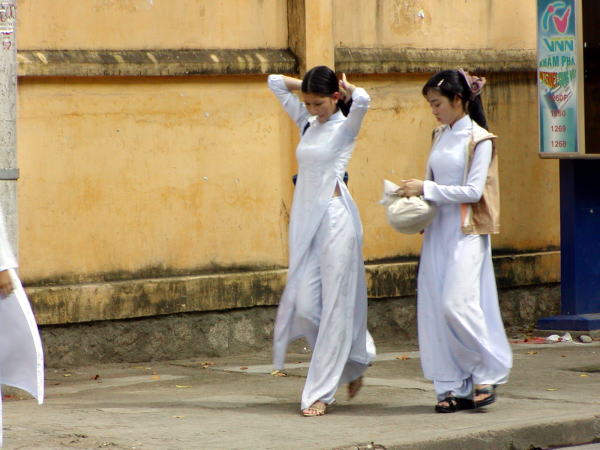 アオザイを着ているベトナム人女子高生の素人エロ画像-163