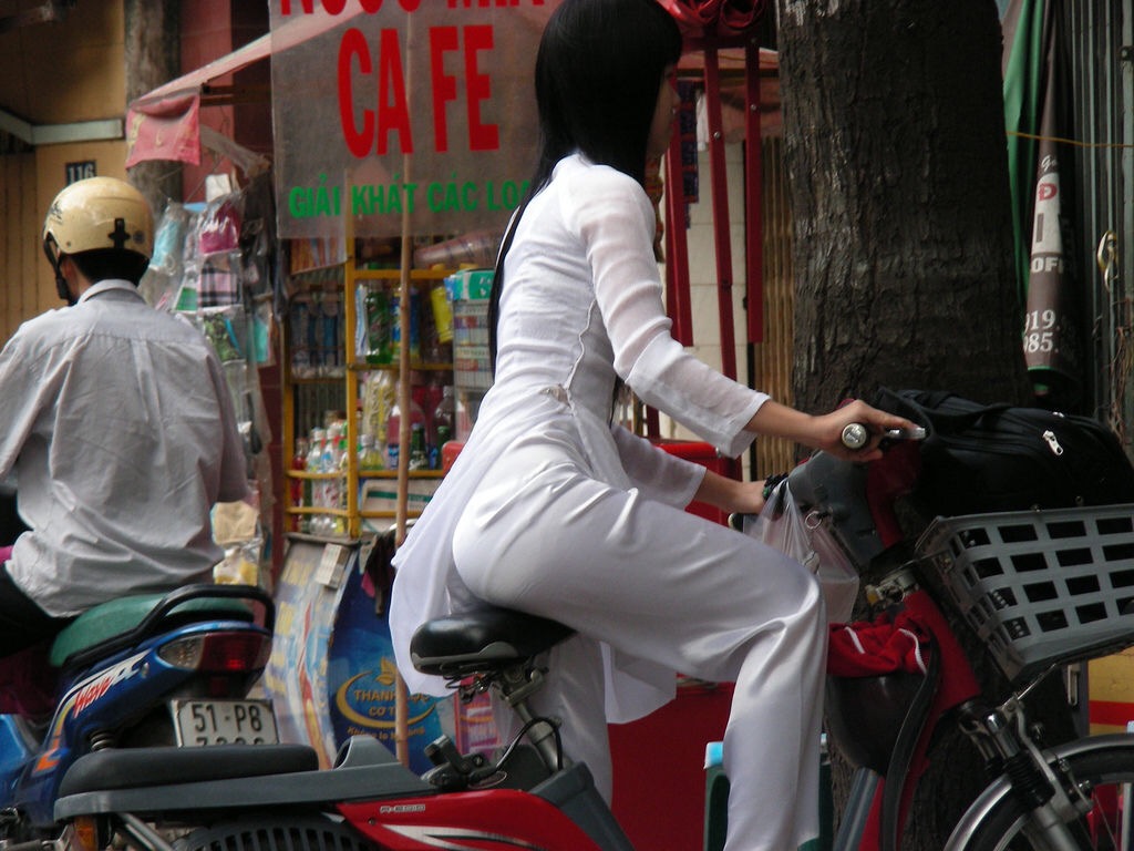 アオザイを着ているベトナム人女子高生の素人エロ画像-151
