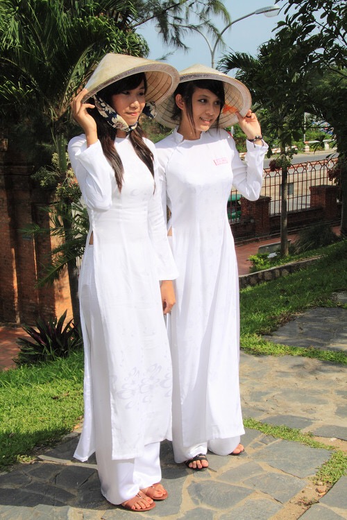 アオザイを着ているベトナム人女子高生の素人エロ画像-173